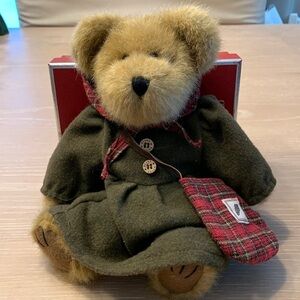 Boyd’s Bears adorable Bear with scarf, cross body bag and cute outfit